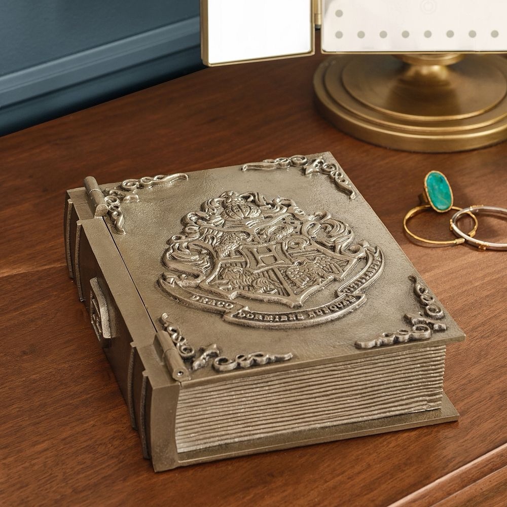 Pottery Barn Teen Harry Potter Hogwarts Book 📖 Jewelry Box BNIB - Picture 3 of 10